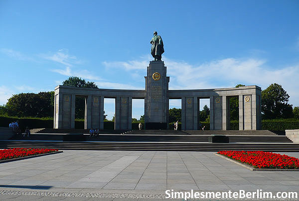 Monumentos e Memoriais Memorial de Guerra Soviético no Tiergarten em Berlim